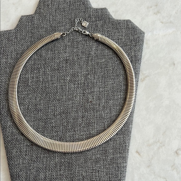 Elegant Silver Necklace - Picture 3 of 5